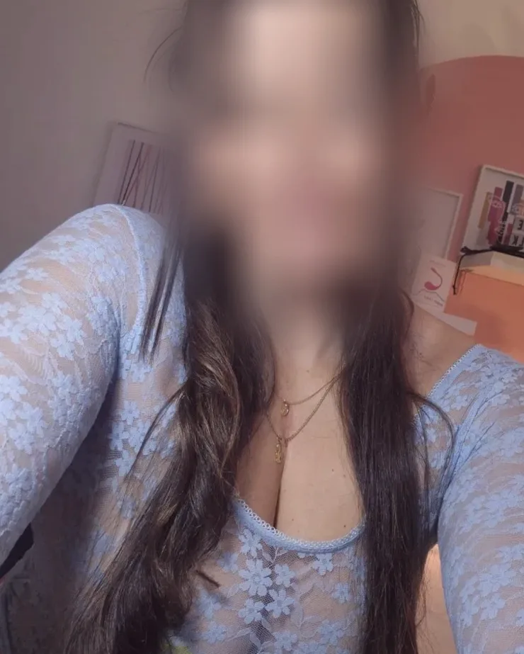 Anna, 33