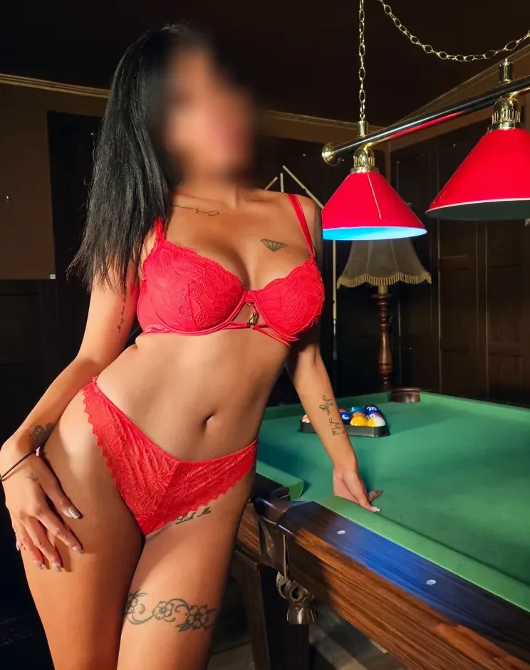 Daniela, 34