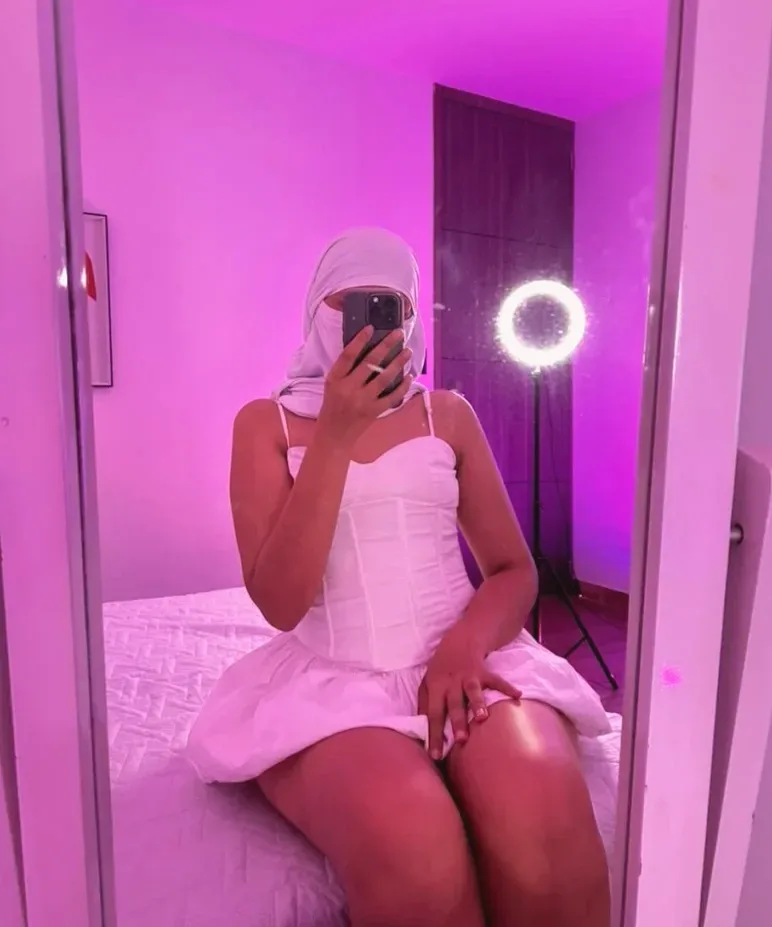 Emilia, 23