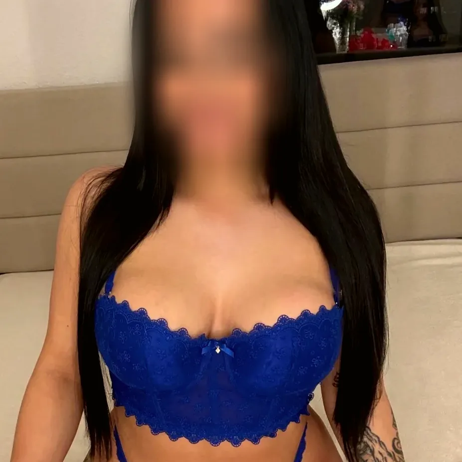 Esra, 24
