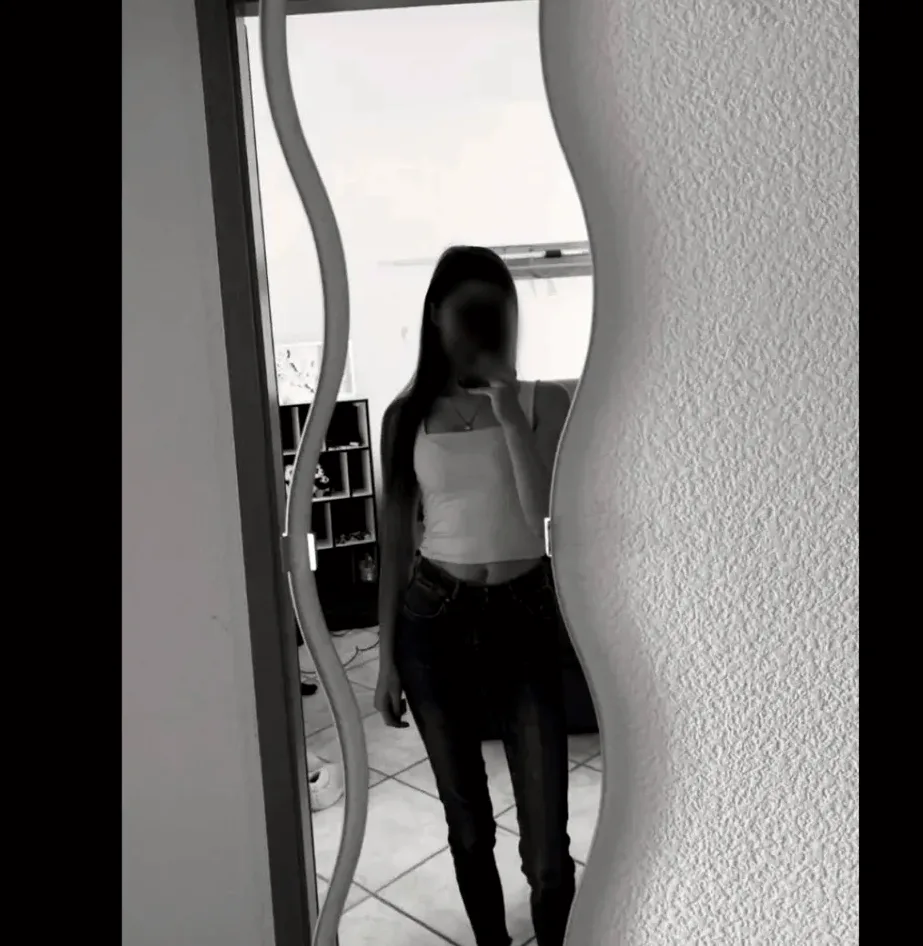 Esra, 25