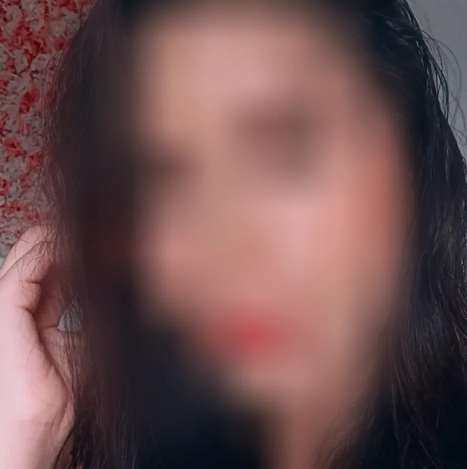 Julia, 29
