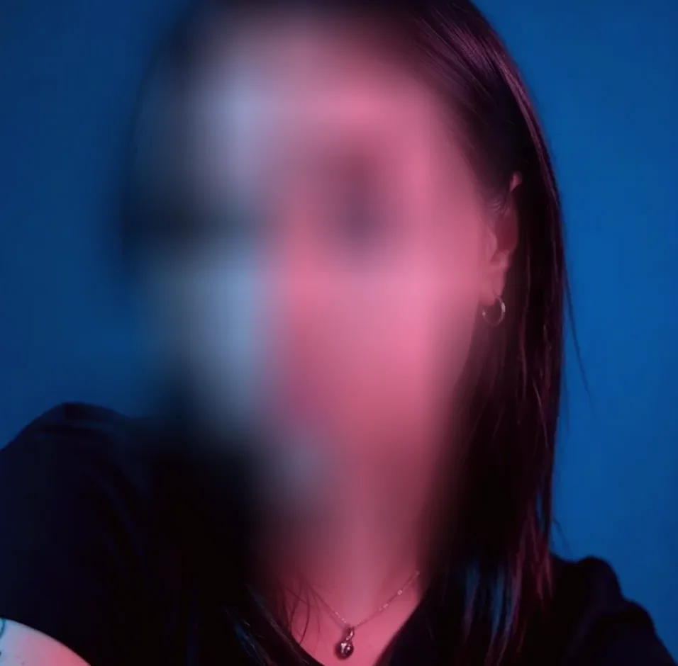 Nora, 20