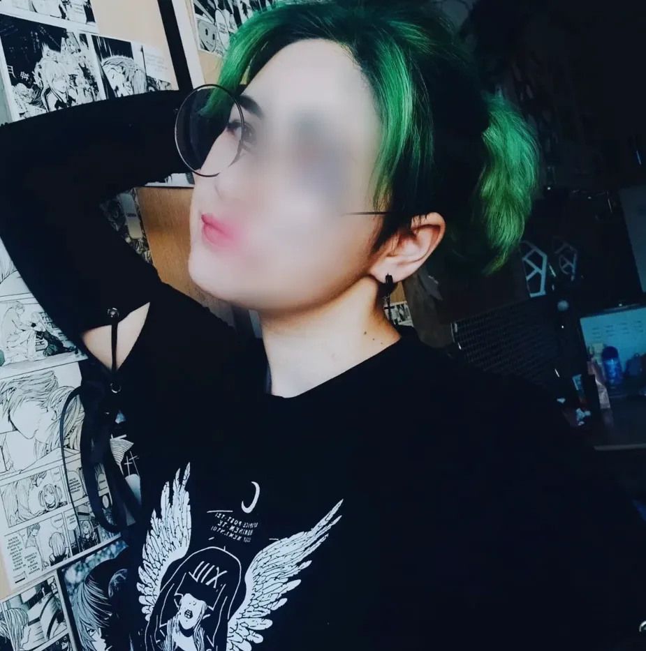 Sarah, 22